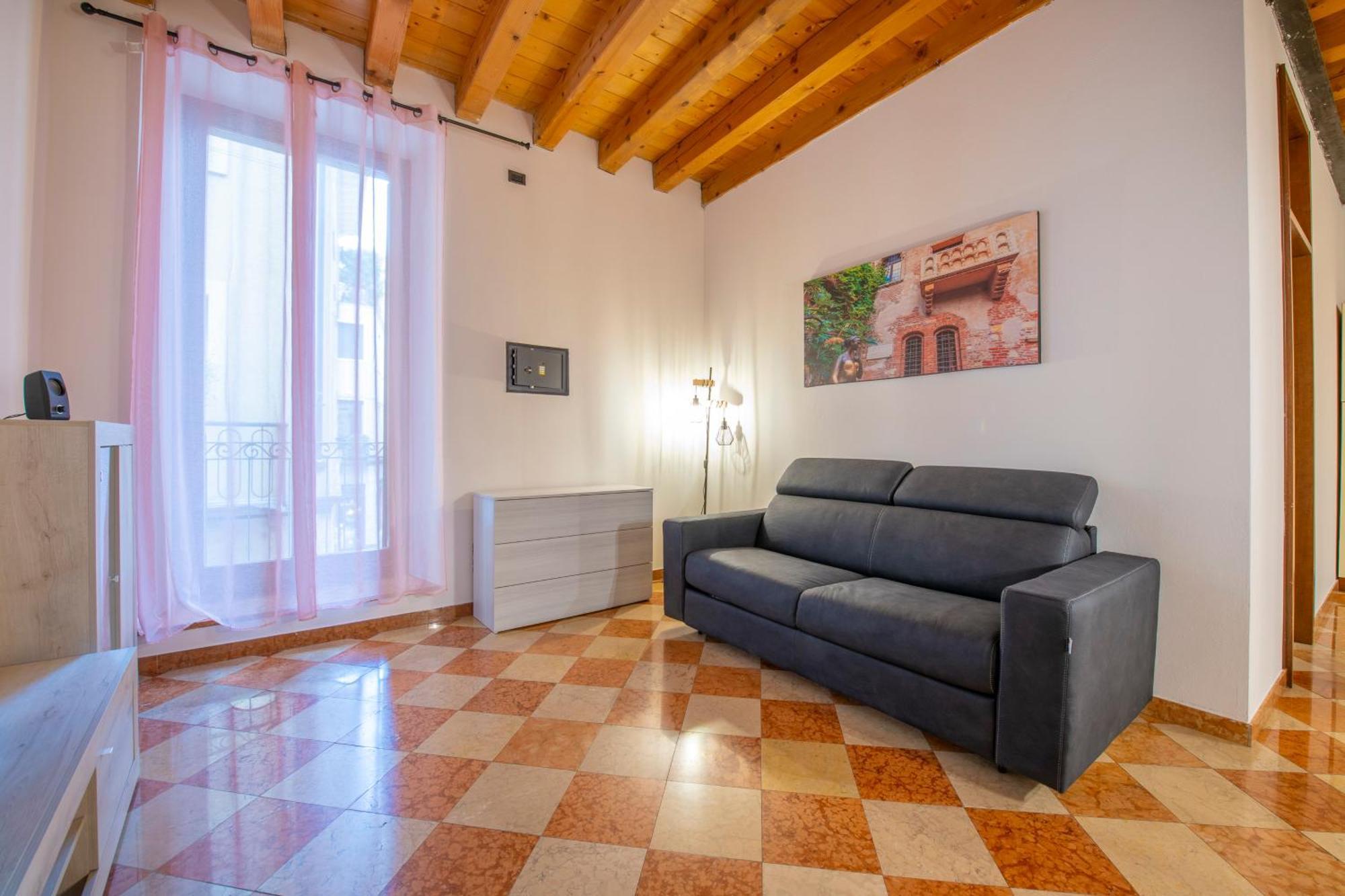 -Near Arena & Giuletta- Pet Friendly Mazzini Palace ヴェローナ エクステリア 写真