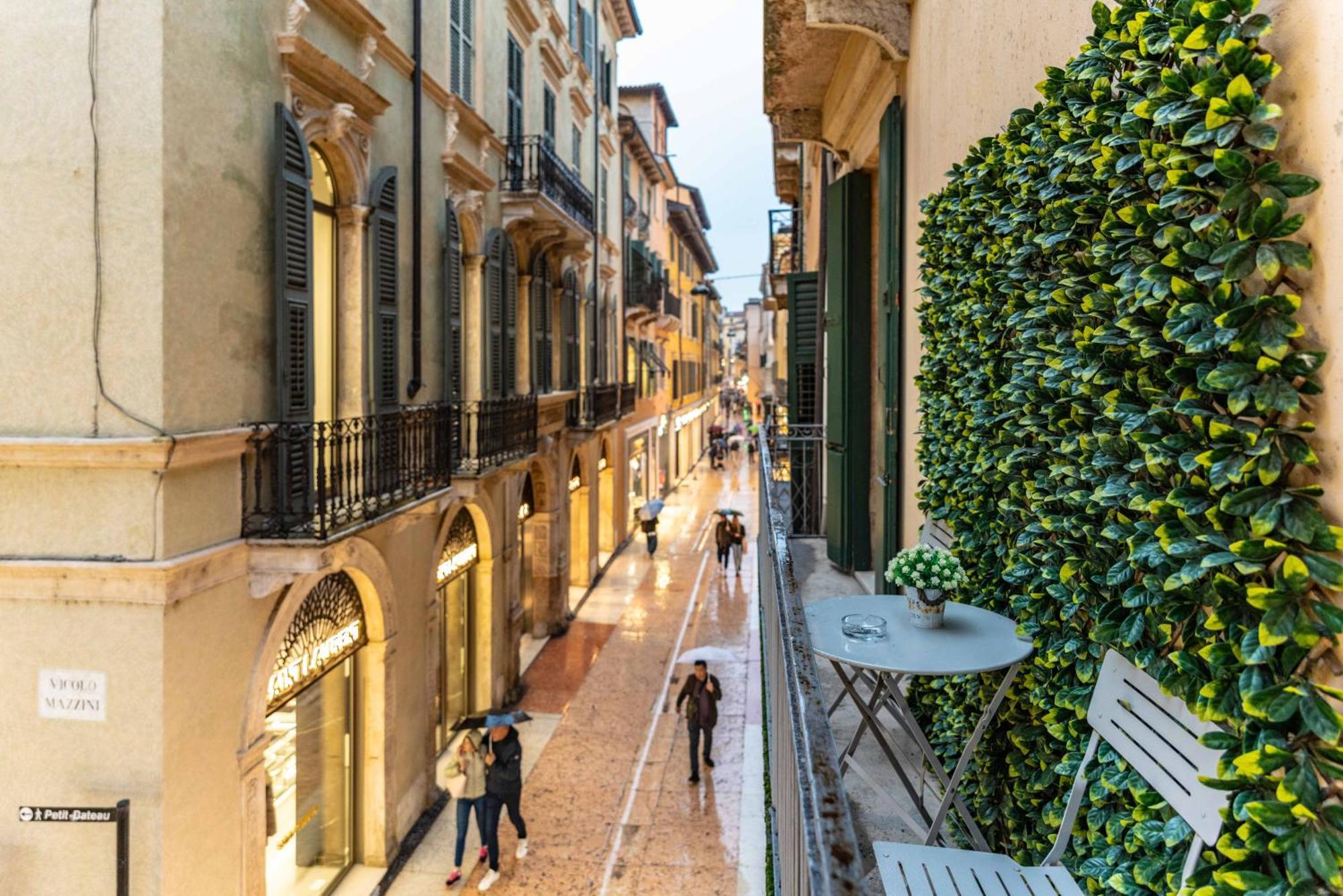 -Near Arena & Giuletta- Pet Friendly Mazzini Palace ヴェローナ エクステリア 写真